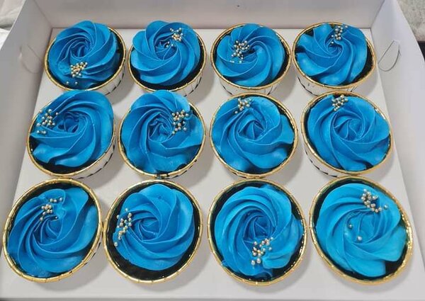 12 Cupcakes
