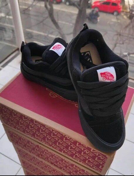 Vans KNU SCHOOL