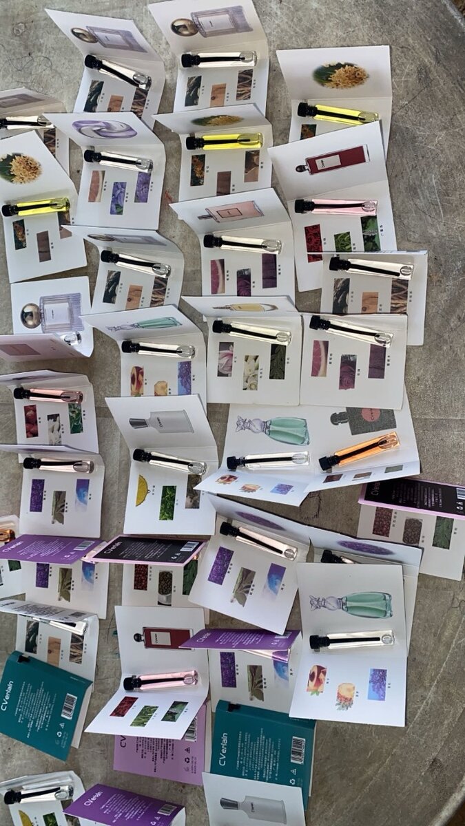 2 ESSENCES PARFUMS
