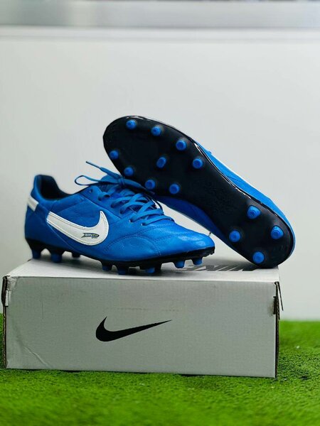 Soccer boots