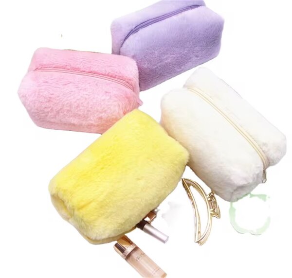 Trousse Maquillage Peluche Douce
