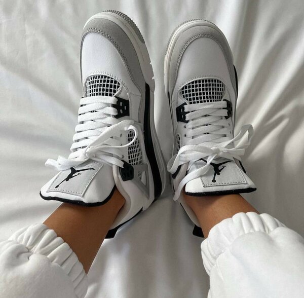 AIR JORDAN 4