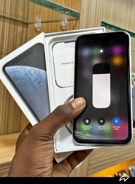 iPhone avec boîte