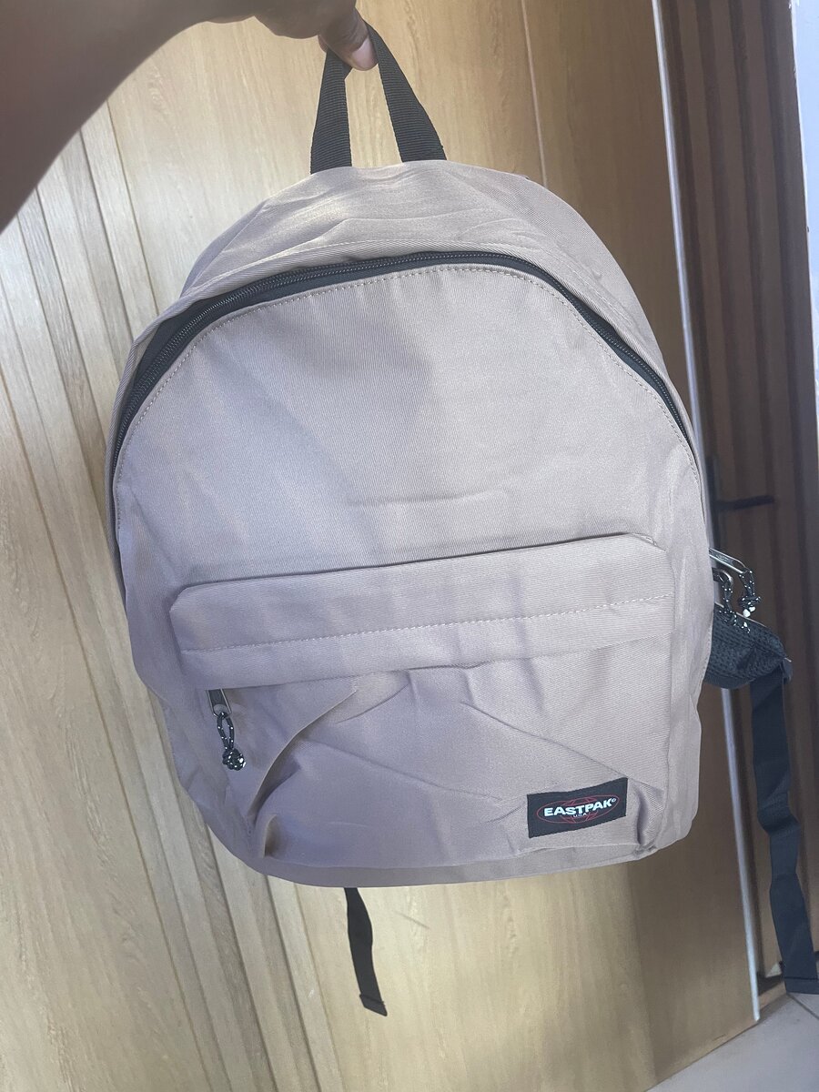 Sac à dos beige Eastpak élégant