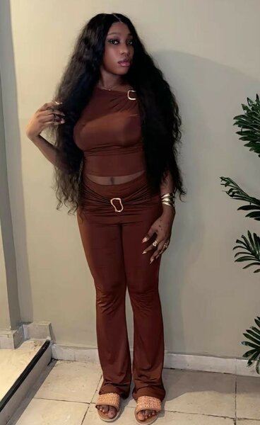 Tenue marron élégante femme
