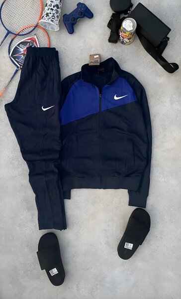 Ensemble de survêtement sportif Nike