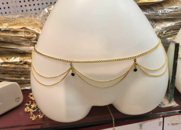 Ceinture chaîne dorée élégante