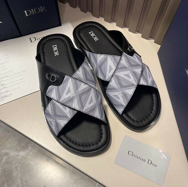 Sandale Christian Dior ( original dans carton)