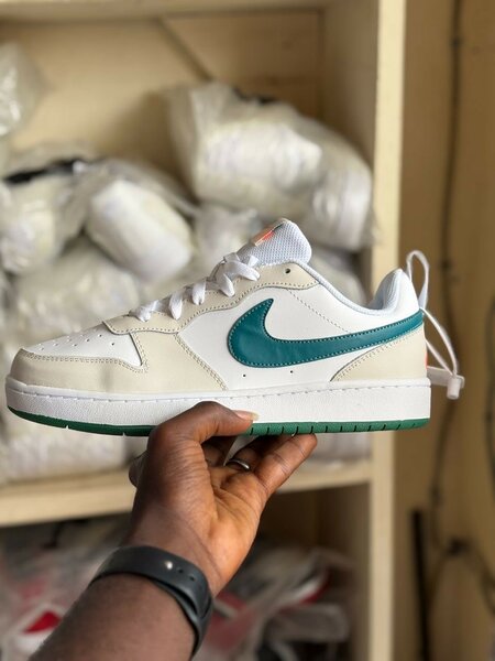 NIKE