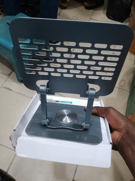 Laptop stand