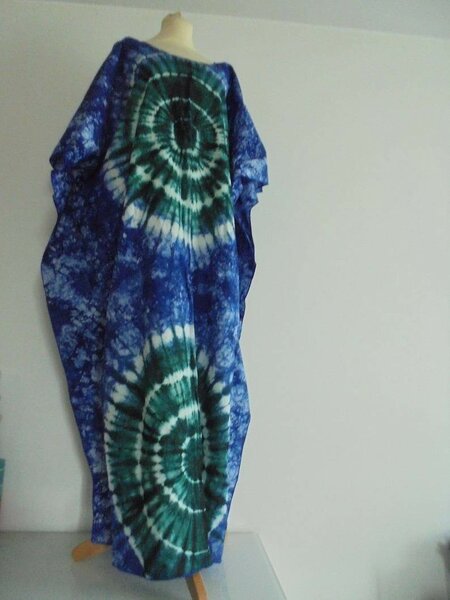 LES BELLES ROBES