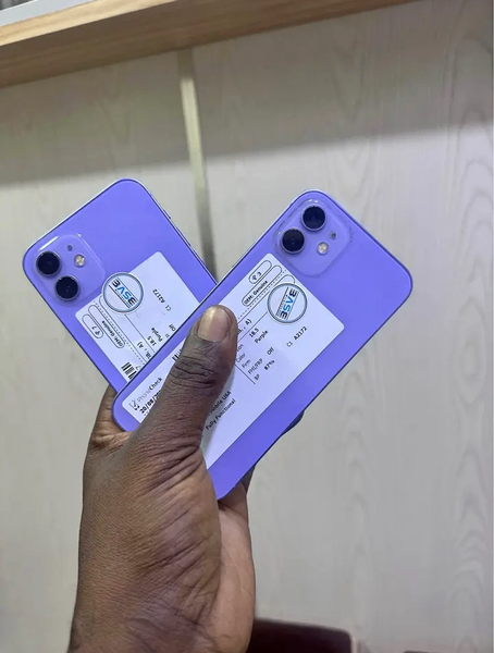 Smartphone moderne violet 128Go