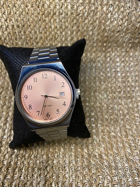 Montre élégante en acier inoxydable