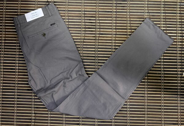 Pantalon gris élégant homme