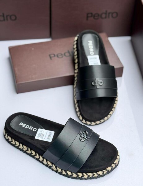 Gucci slippers
