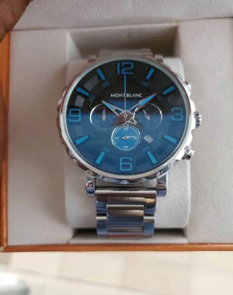 Montres élégantes en acier inoxydable