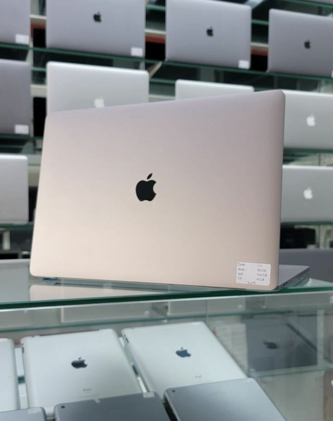 Apple laptop