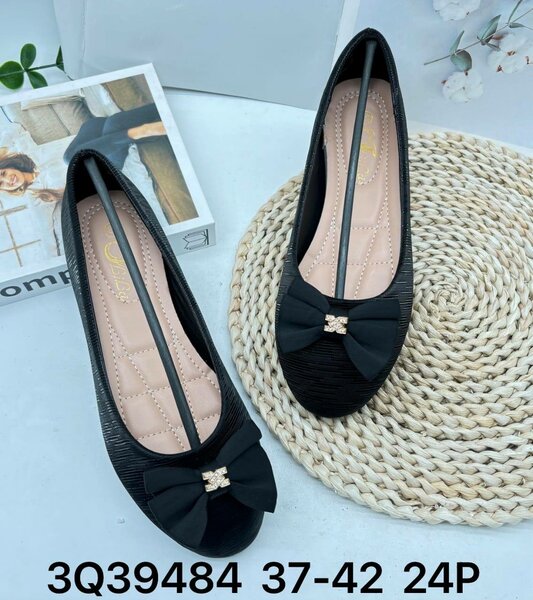 Flat shoes