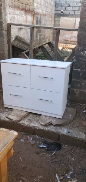 Chest of drawer