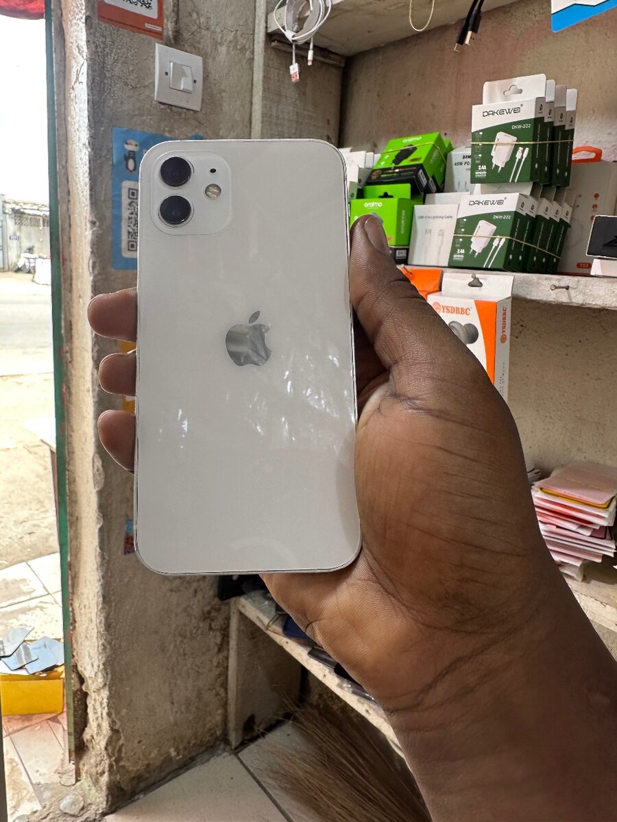 iPhone 12 SIMPLE