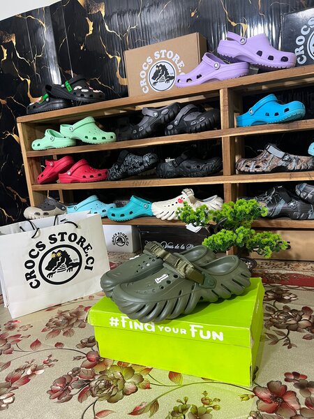 CROCS ÉCHO CLOG VERT TREYI