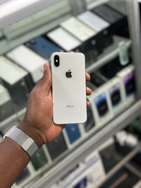 iPhone X 64Go état 10/10 tout passe bien sur le téléphone