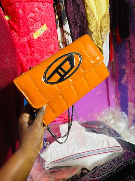 Sac à bandoulière verni chic