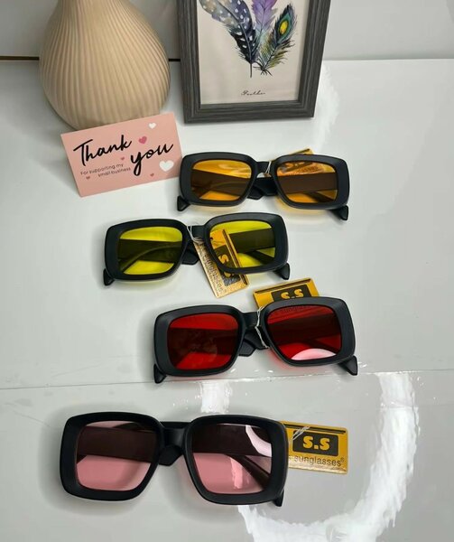 Lunettes de soleil tendance colorées