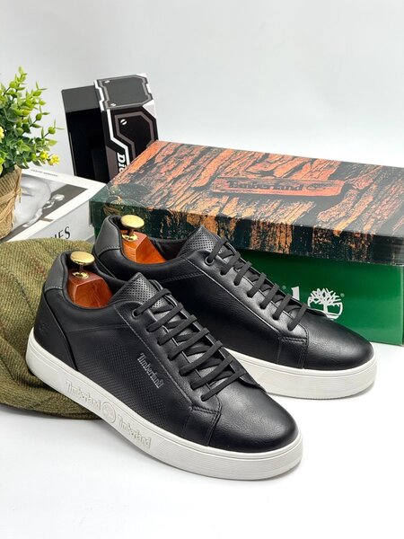 TIMBERLAND BLACK AND WHITE