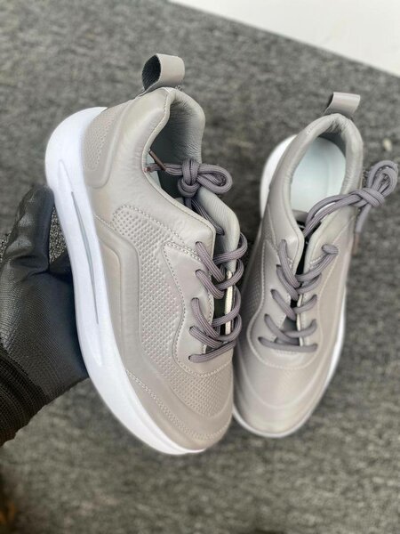 Ladies sneakers
