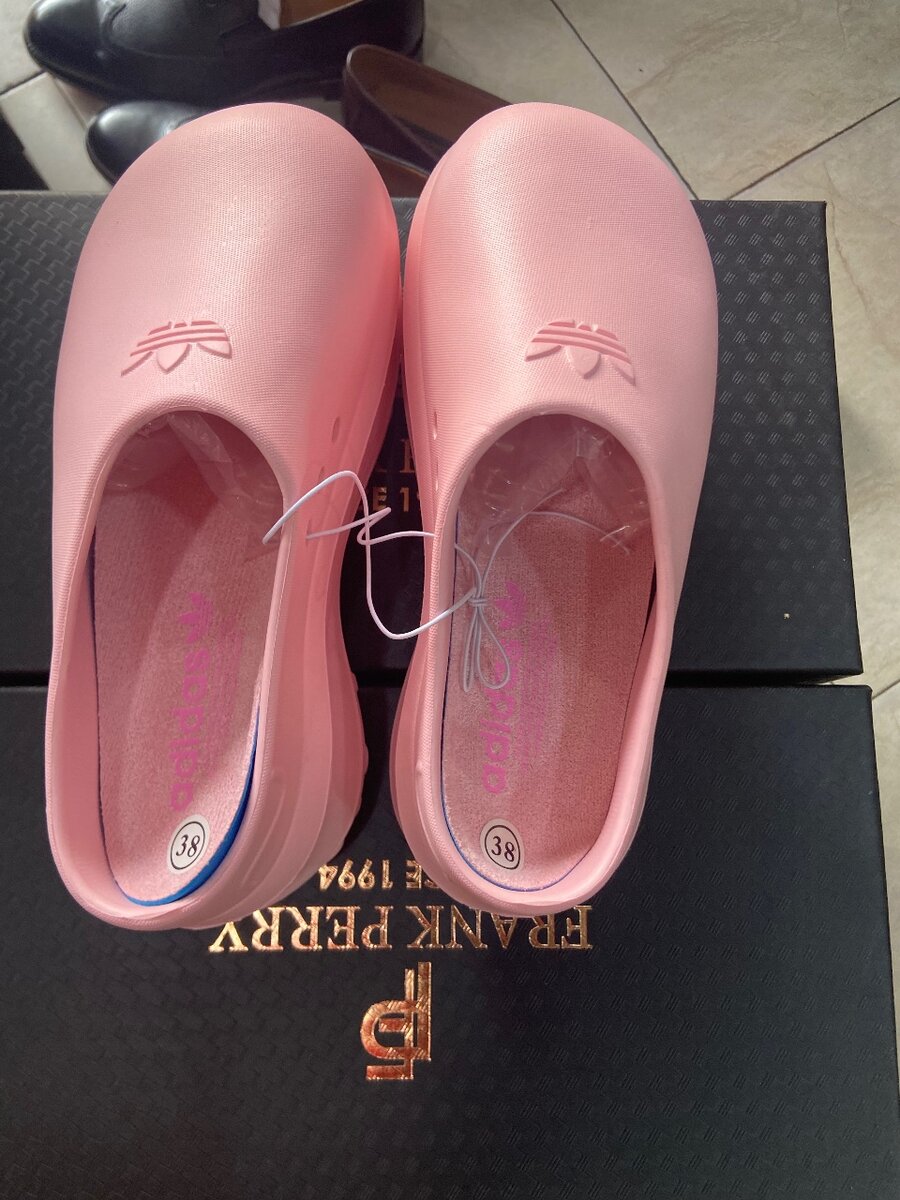 Ladies sandals