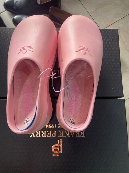 Ladies sandals