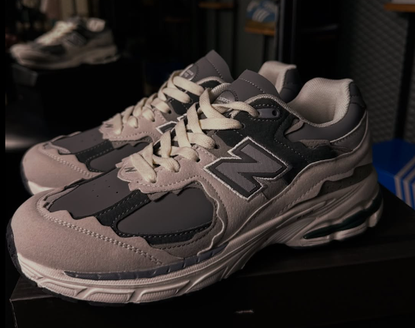 New Balance 2002R