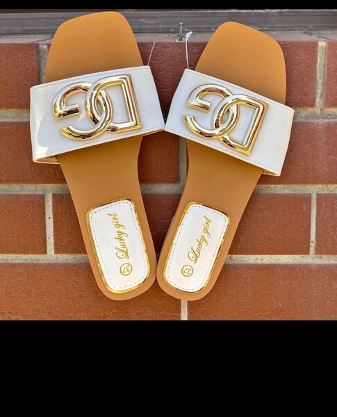 Ladies slippers
