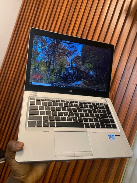 Hp Folio Corei5