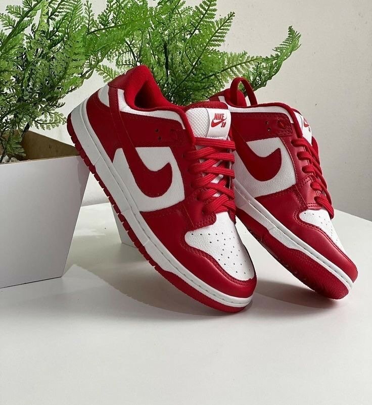 Baskets rouges et blanches élégantes