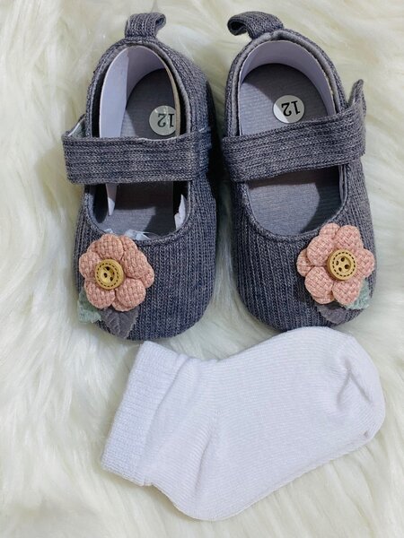 Shoe with socks