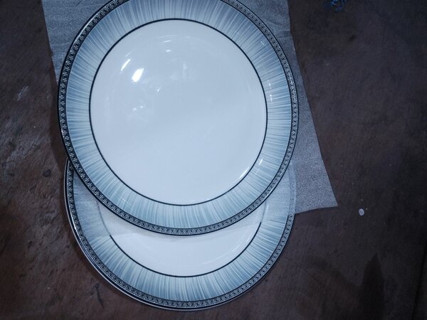 Assiettes cassables