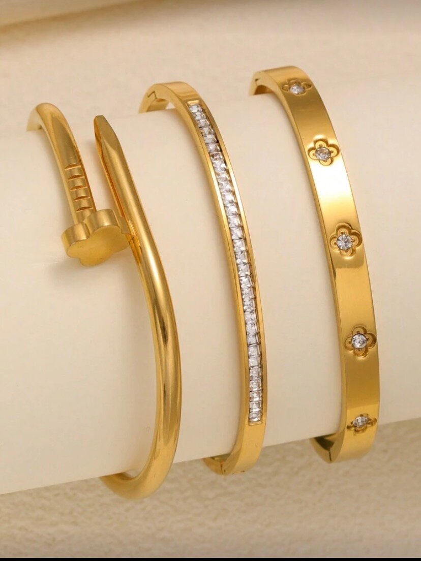 Bracelets dorés élégants
