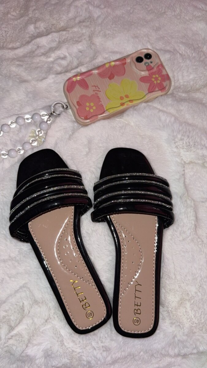 Ladies slippers