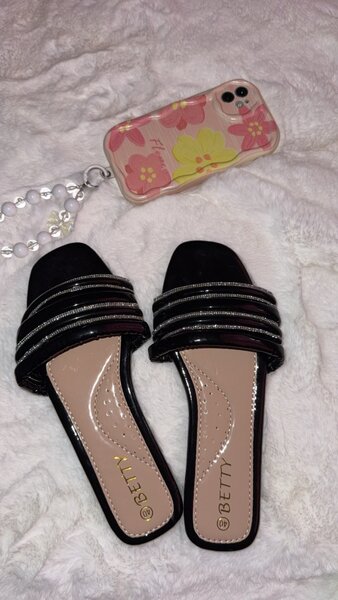 Ladies slippers