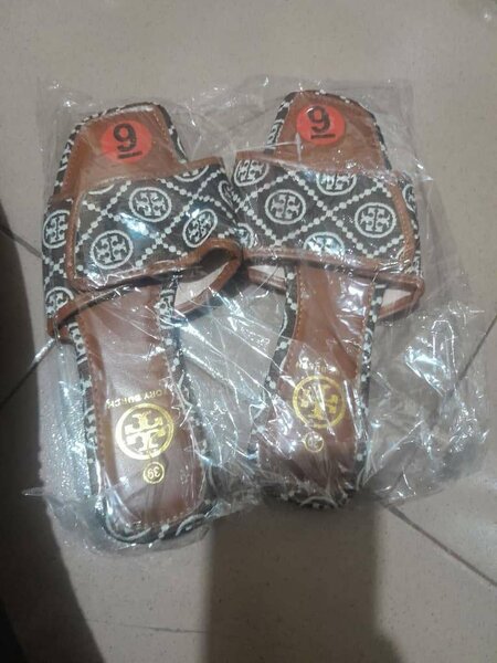 Ladies slippers