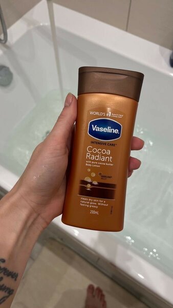Lotion hydratante Vaseline Cocoa Radiant
