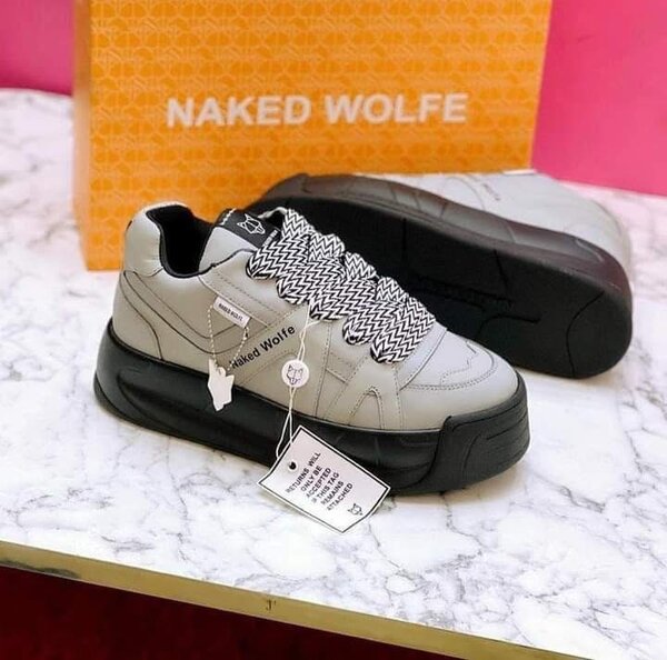 Sneaker