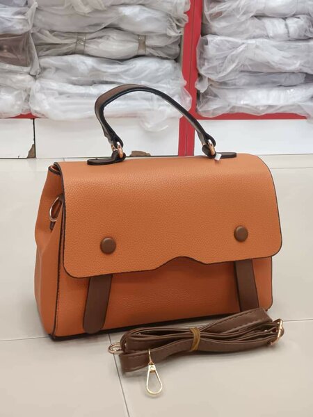 Medium hand bags