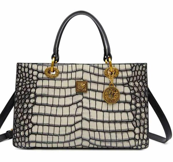 Quality hand bag for the Queens