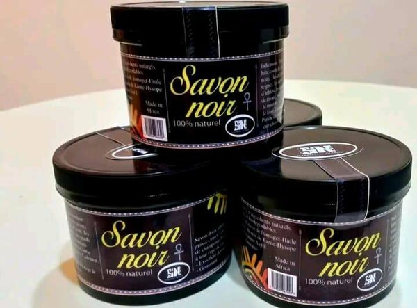03 boîtes de savons noirs