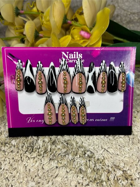 Ongles Faux Effet Zèbre