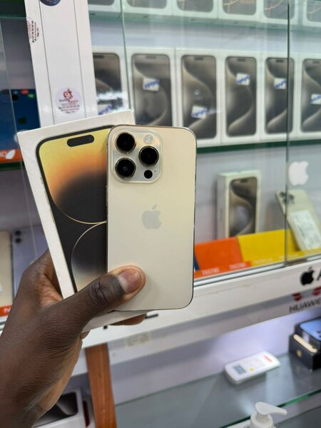 iPhone 14pro 128go quasi neuf avec son carton