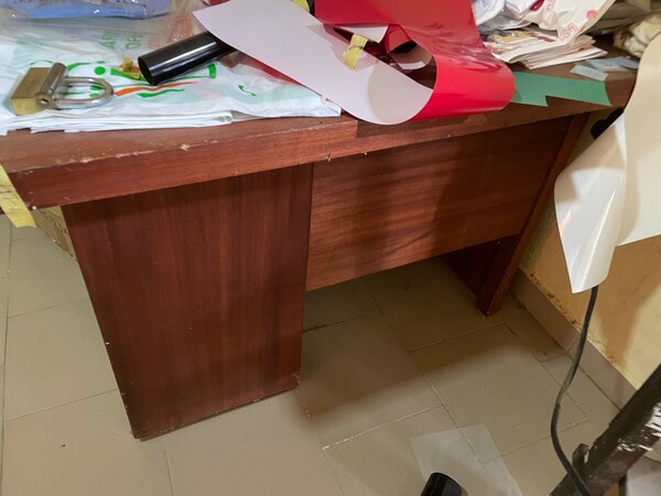 Bureau et chaises